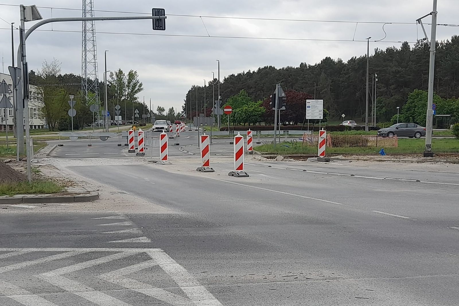 



























W związku z pracami przy modernizacji tor...